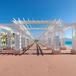 Cote D\'Azur Oasis Suites